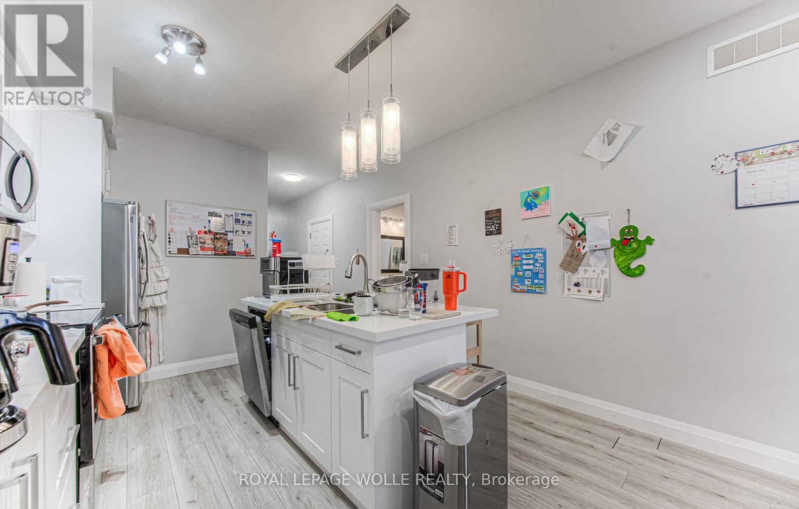 












204 FIFTH AVENUE

,
Kitchener,




Ontario
N2C1P7

