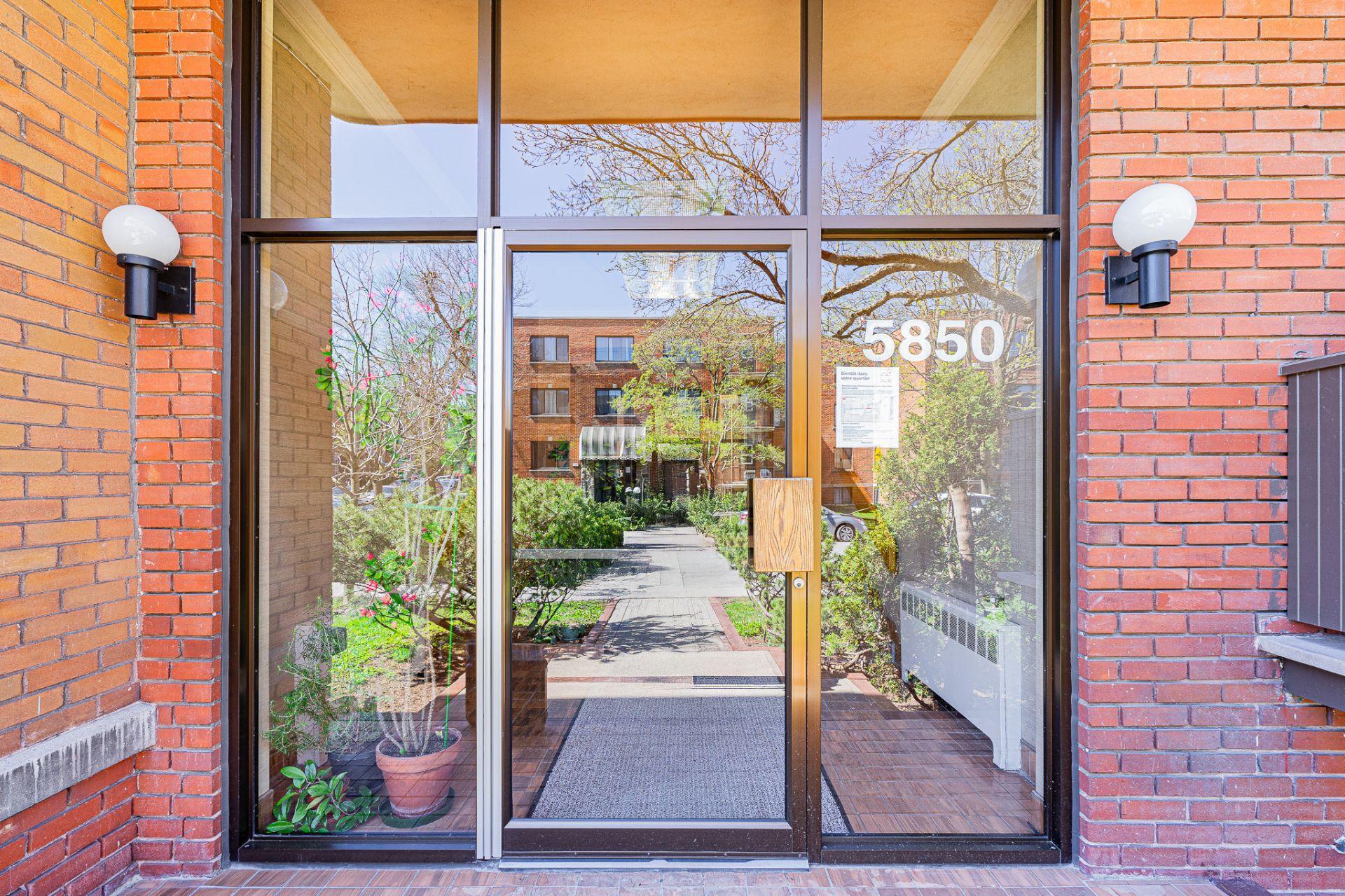 









5850


Place Decelles

, 14,
Montréal (Côte-des-Neiges/Notre-Dame-de-Grâce),




QC
H3S1X5

