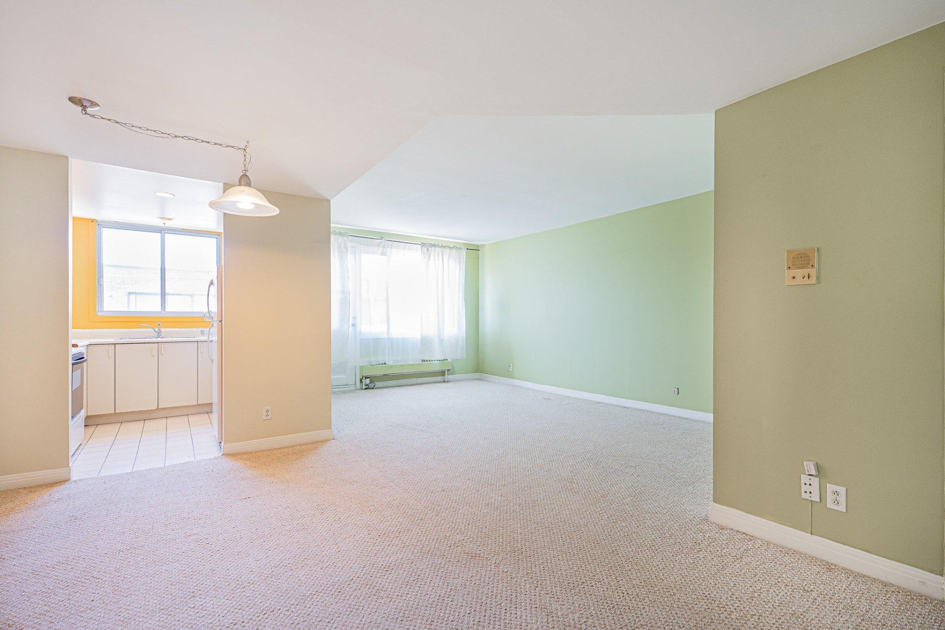 









5850


Place Decelles

, 14,
Montréal (Côte-des-Neiges/Notre-Dame-de-Grâce),




QC
H3S1X5

