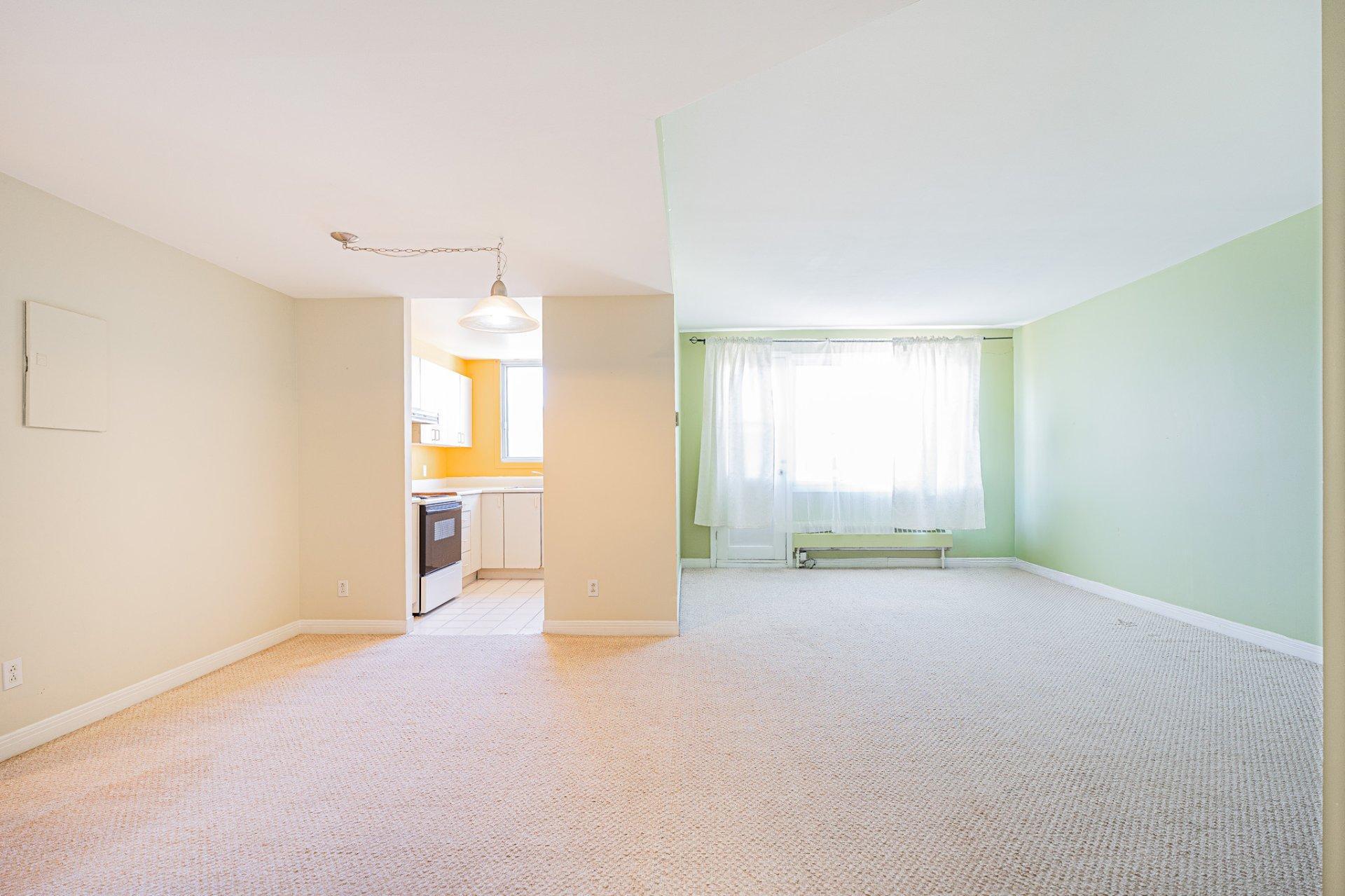 









5850


Place Decelles

, 14,
Montréal (Côte-des-Neiges/Notre-Dame-de-Grâce),




QC
H3S1X5

