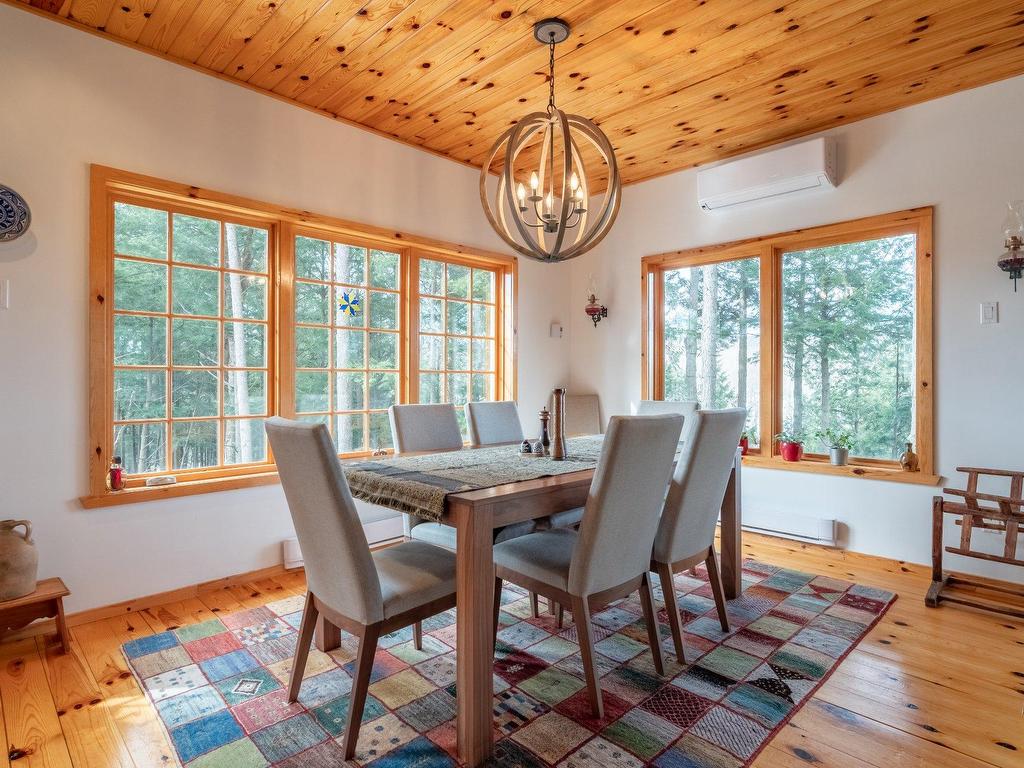 









11


Rue de la Salamandre

,
Saint-Étienne-de-Bolton,




QC
J0E1G0

