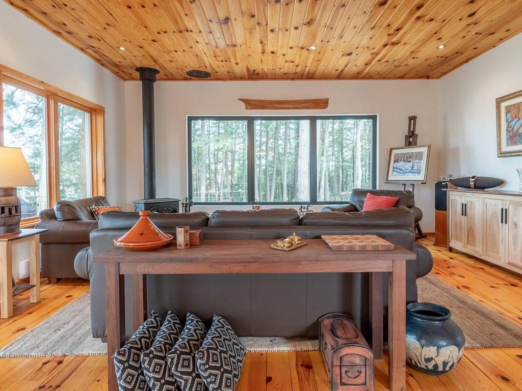 









11


Rue de la Salamandre

,
Saint-Étienne-de-Bolton,




QC
J0E1G0

