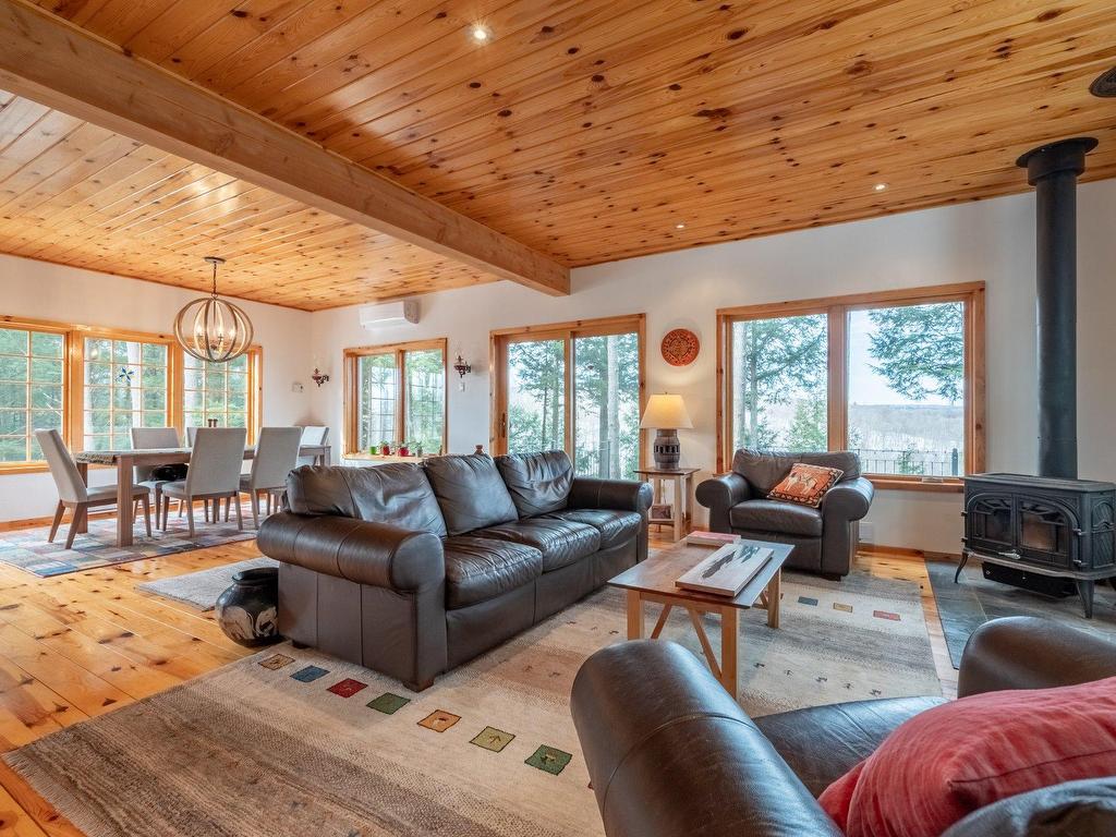 









11


Rue de la Salamandre

,
Saint-Étienne-de-Bolton,




QC
J0E1G0

