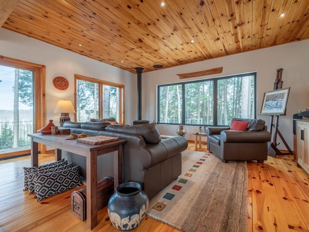 









11


Rue de la Salamandre

,
Saint-Étienne-de-Bolton,




QC
J0E1G0

