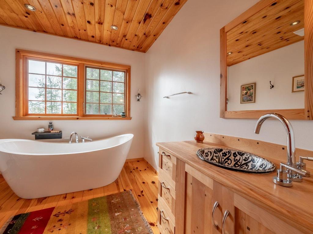 









11


Rue de la Salamandre

,
Saint-Étienne-de-Bolton,




QC
J0E1G0

