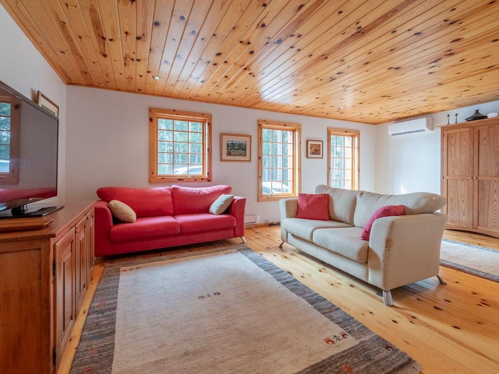 









11


Rue de la Salamandre

,
Saint-Étienne-de-Bolton,




QC
J0E1G0

