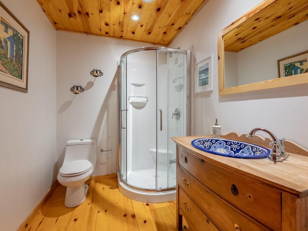 









11


Rue de la Salamandre

,
Saint-Étienne-de-Bolton,




QC
J0E1G0

