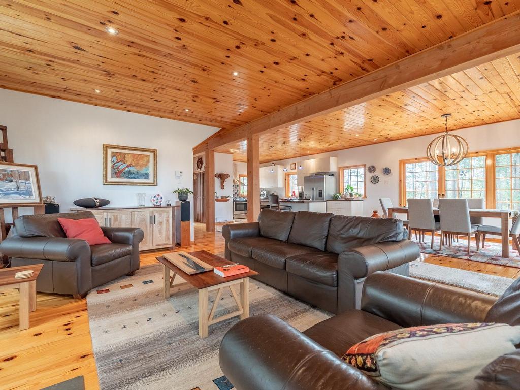 









11


Rue de la Salamandre

,
Saint-Étienne-de-Bolton,




QC
J0E1G0

