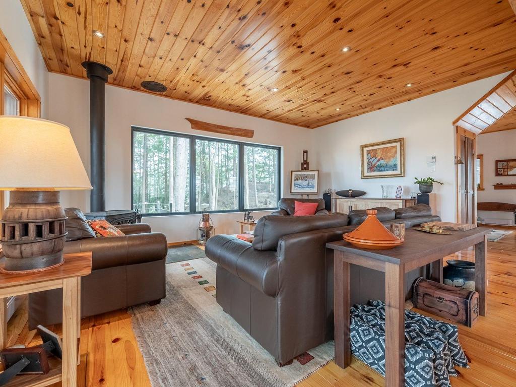 









11


Rue de la Salamandre

,
Saint-Étienne-de-Bolton,




QC
J0E1G0


