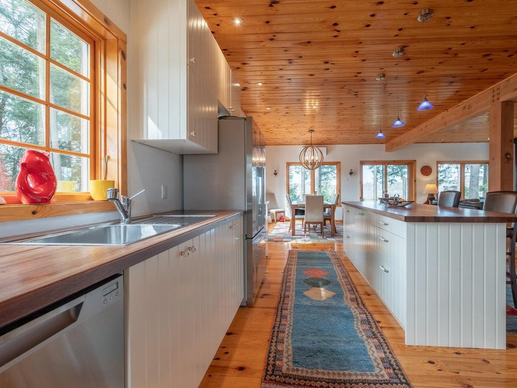 









11


Rue de la Salamandre

,
Saint-Étienne-de-Bolton,




QC
J0E1G0

