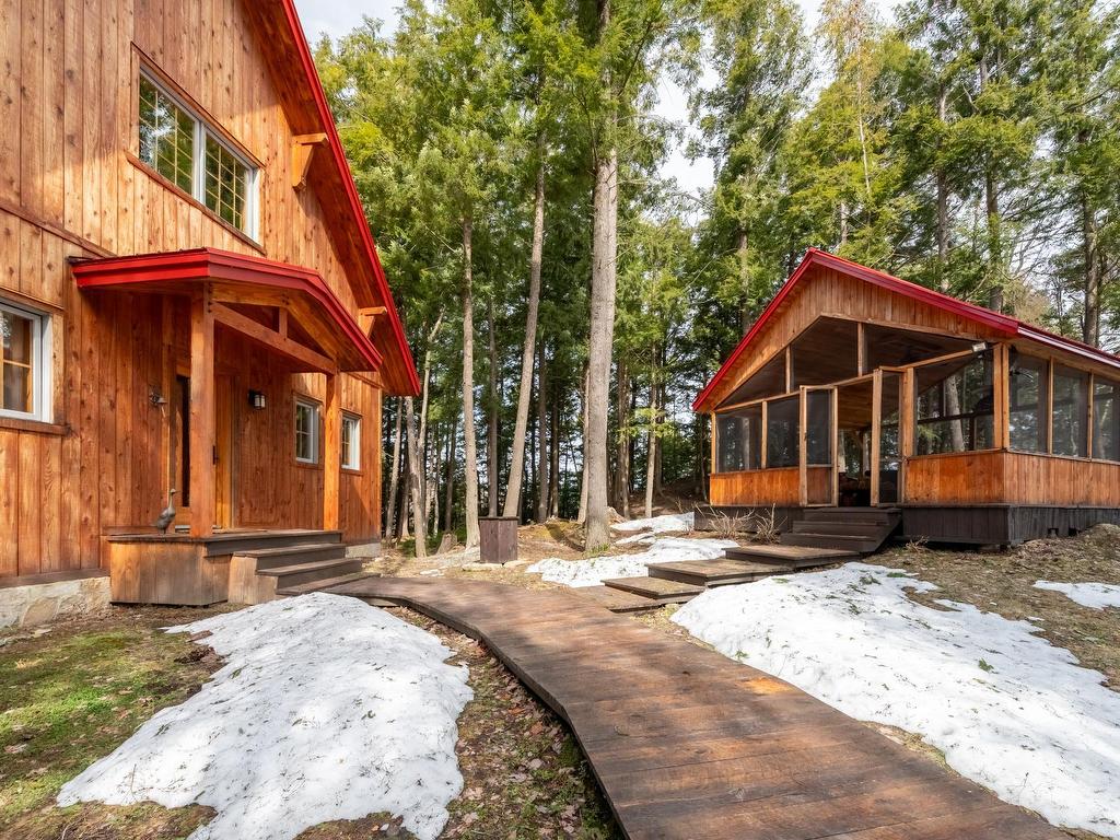 









11


Rue de la Salamandre

,
Saint-Étienne-de-Bolton,




QC
J0E1G0

