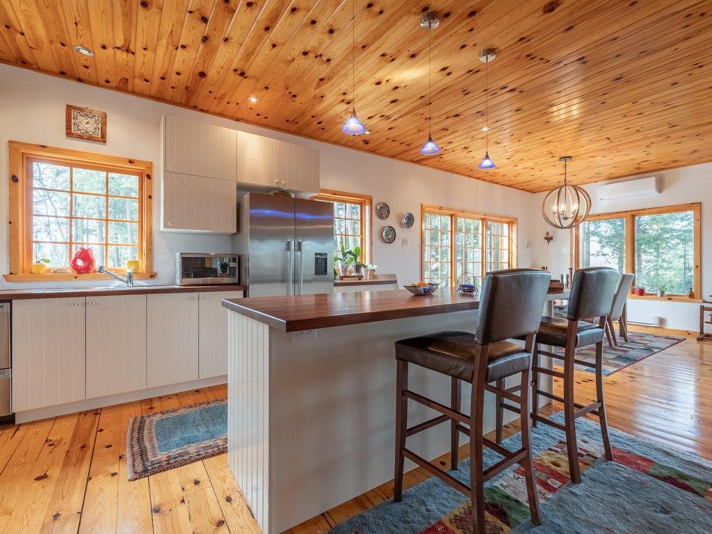 









11


Rue de la Salamandre

,
Saint-Étienne-de-Bolton,




QC
J0E1G0

