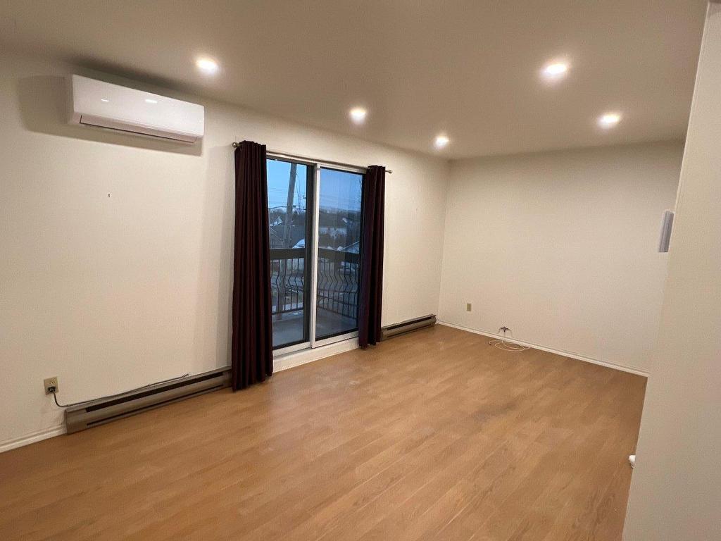 









775


Mtée Montrougeau

, 5,
Laval (Fabreville),




QC
H7P3M1

