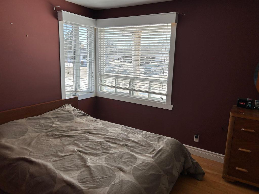 









848


Av. De Quen

,
Sept-Îles,




QC
G4R2S2

