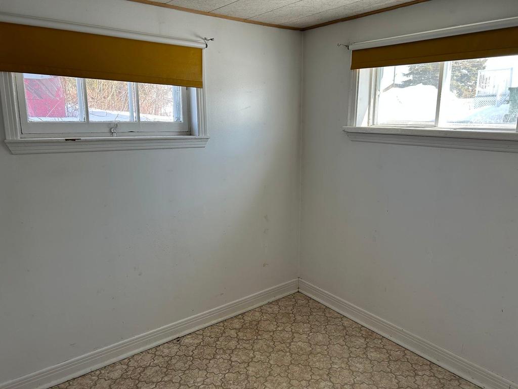 









848


Av. De Quen

,
Sept-Îles,




QC
G4R2S2

