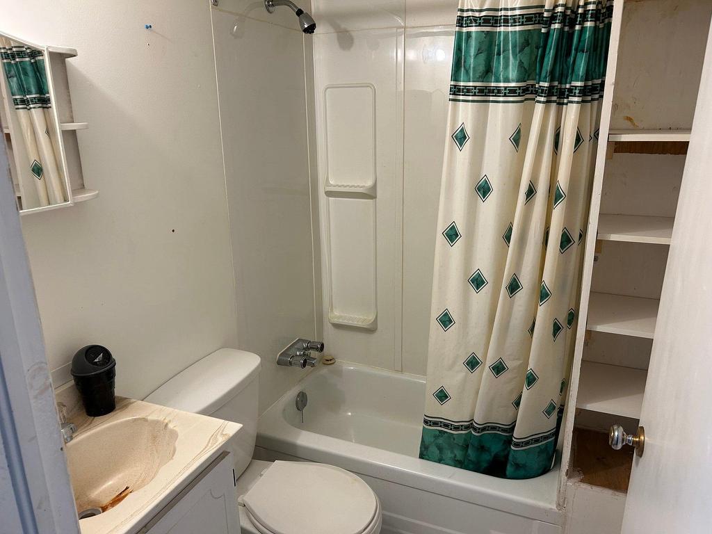 









848


Av. De Quen

,
Sept-Îles,




QC
G4R2S2


