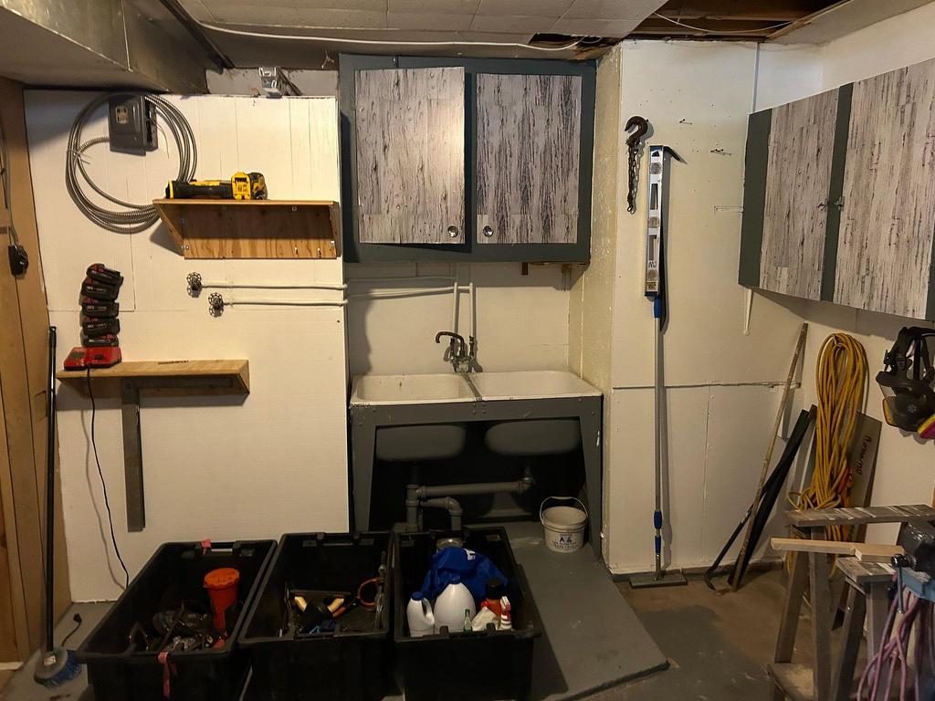









848


Av. De Quen

,
Sept-Îles,




QC
G4R2S2

