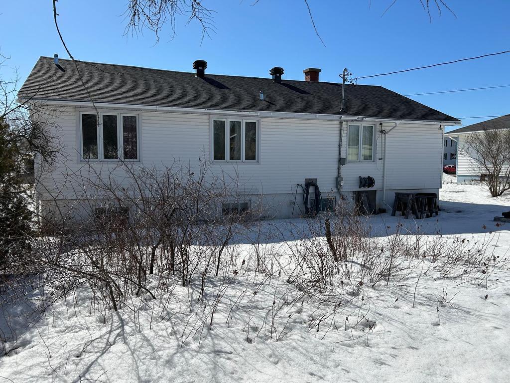 









848


Av. De Quen

,
Sept-Îles,




QC
G4R2S2

