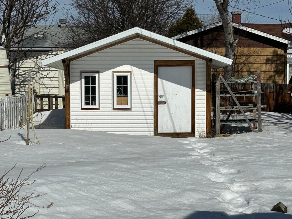 









848


Av. De Quen

,
Sept-Îles,




QC
G4R2S2

