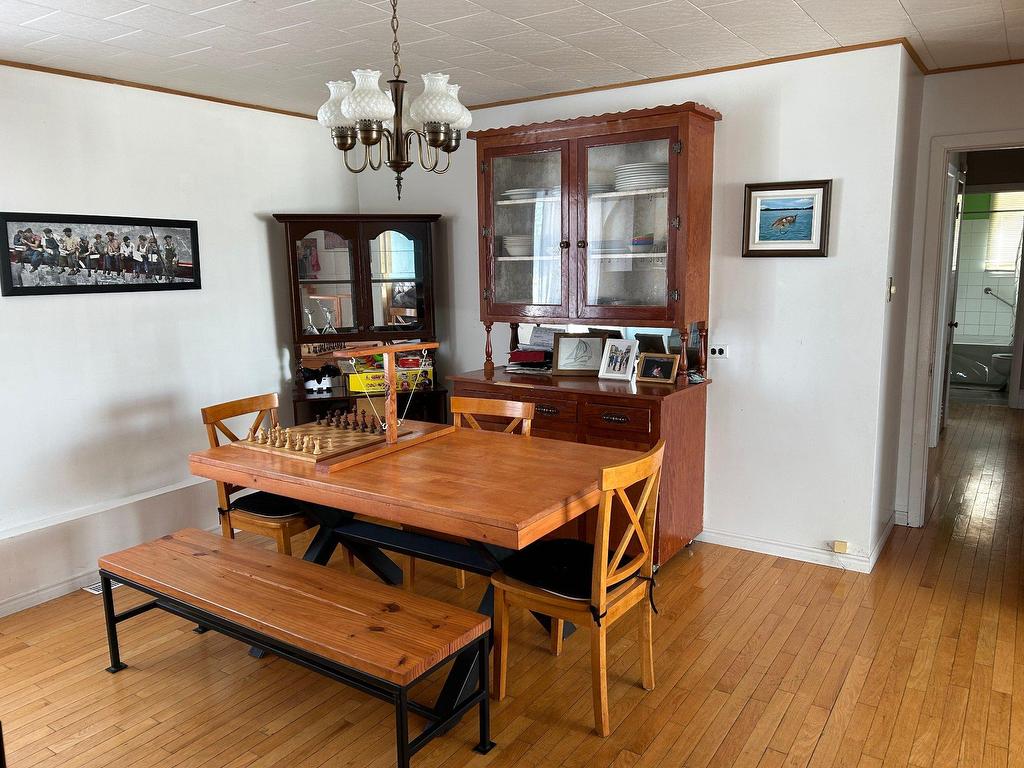 









848


Av. De Quen

,
Sept-Îles,




QC
G4R2S2

