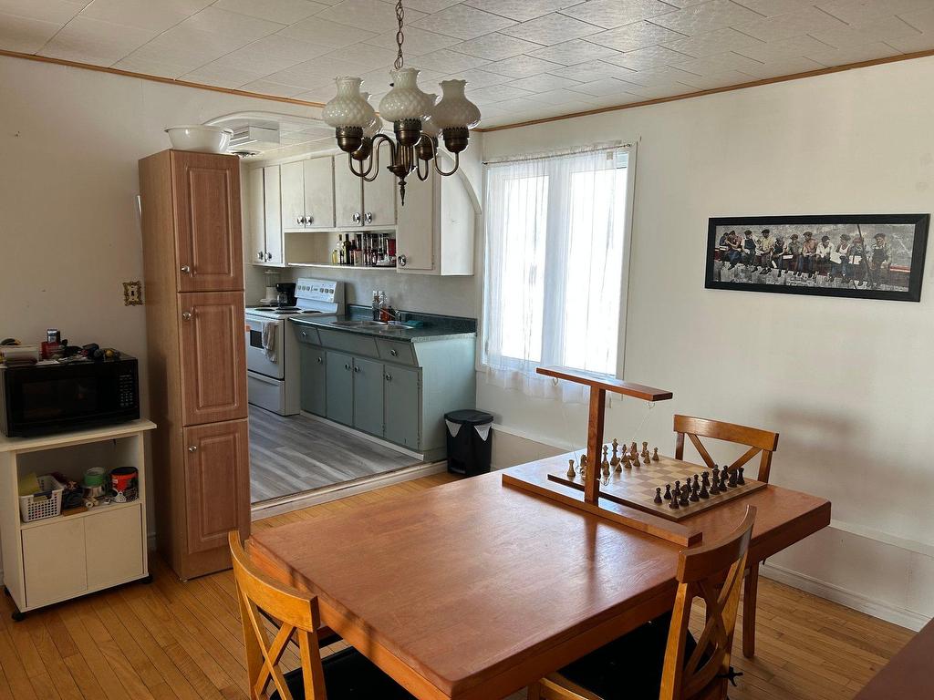 









848


Av. De Quen

,
Sept-Îles,




QC
G4R2S2

