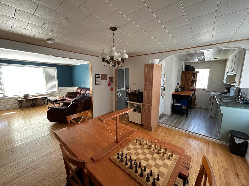 









848


Av. De Quen

,
Sept-Îles,




QC
G4R2S2


