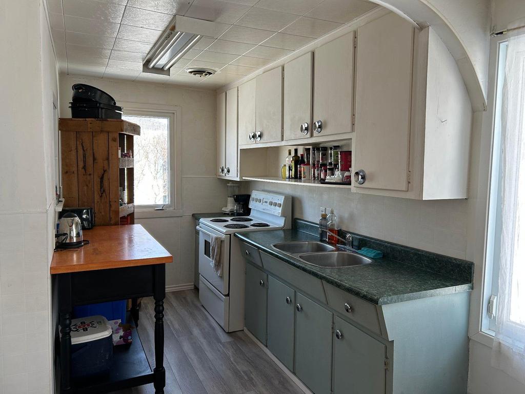 









848


Av. De Quen

,
Sept-Îles,




QC
G4R2S2

