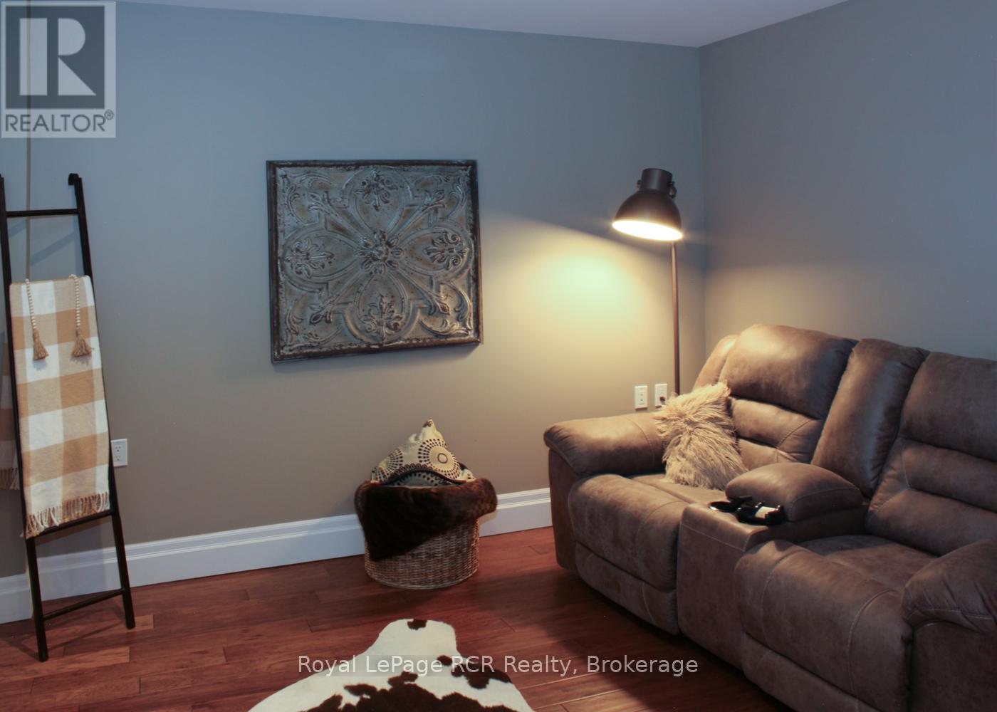 












311 - 945 3RD AVENUE E

,
Owen Sound,




Ontario
N4K2K8

