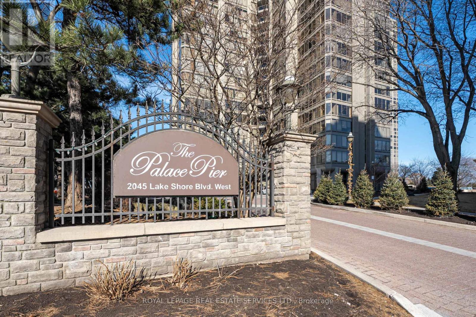 












4404 - 2045 LAKE SHORE BOULEVARD W

,
Toronto,




Ontario
M8V2Z6

