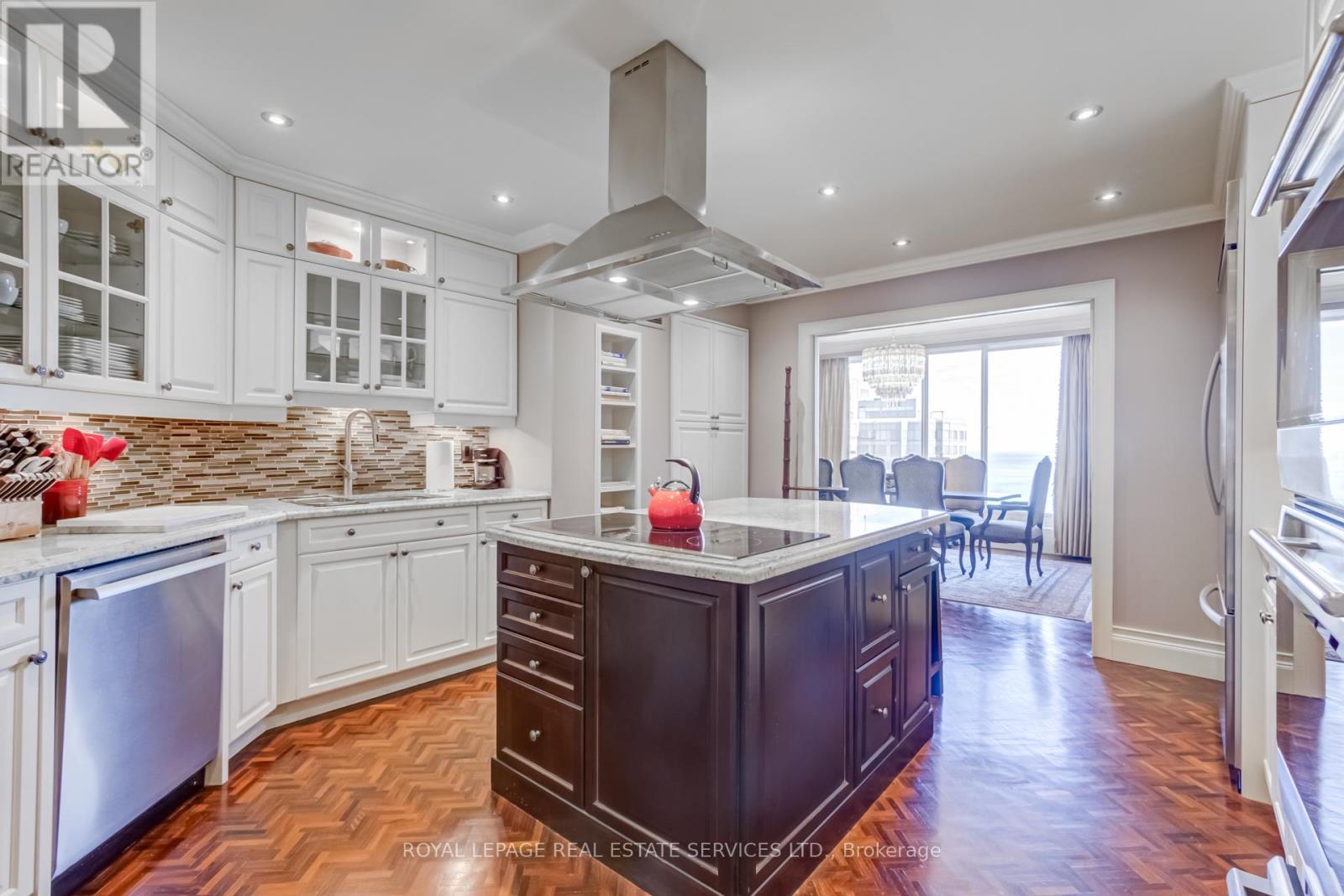 












4404 - 2045 LAKE SHORE BOULEVARD W

,
Toronto,




Ontario
M8V2Z6

