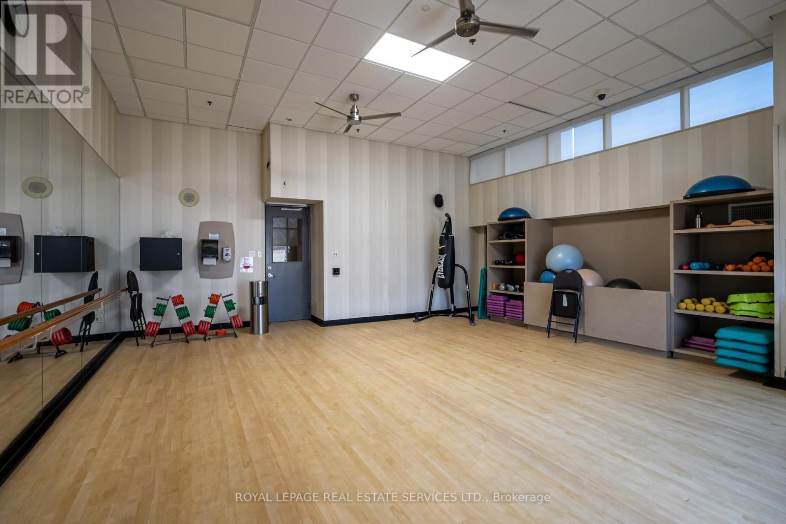 












4404 - 2045 LAKE SHORE BOULEVARD W

,
Toronto,




Ontario
M8V2Z6

