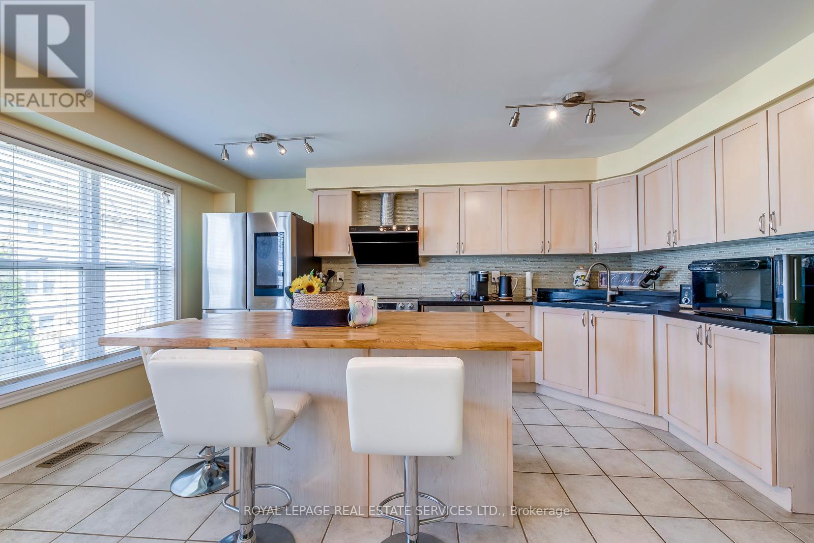 












161 - 5980 WHITEHORN AVENUE

,
Mississauga,




Ontario
L5V2Y3

