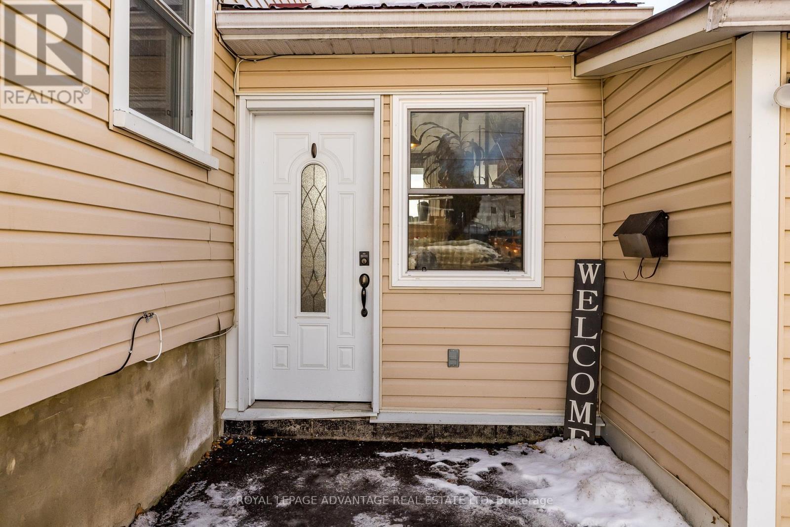 












120 QUEEN STREET

,
Smiths Falls,




Ontario
K7A3N6

