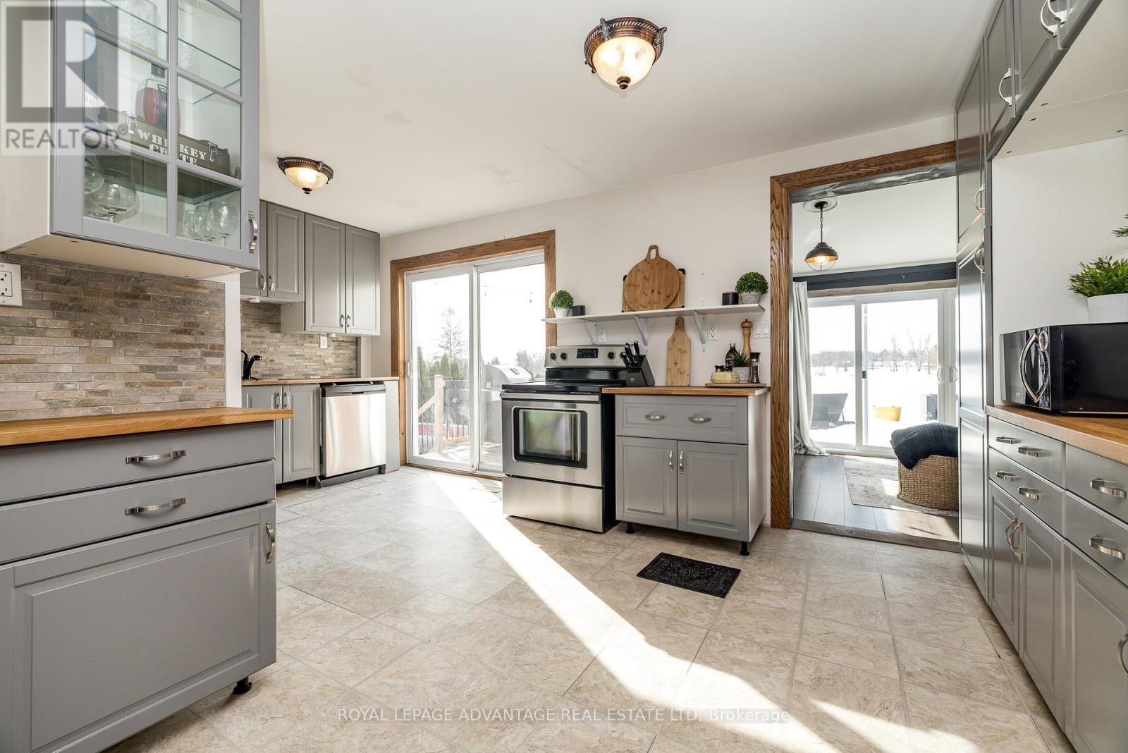 












120 QUEEN STREET

,
Smiths Falls,




Ontario
K7A3N6

