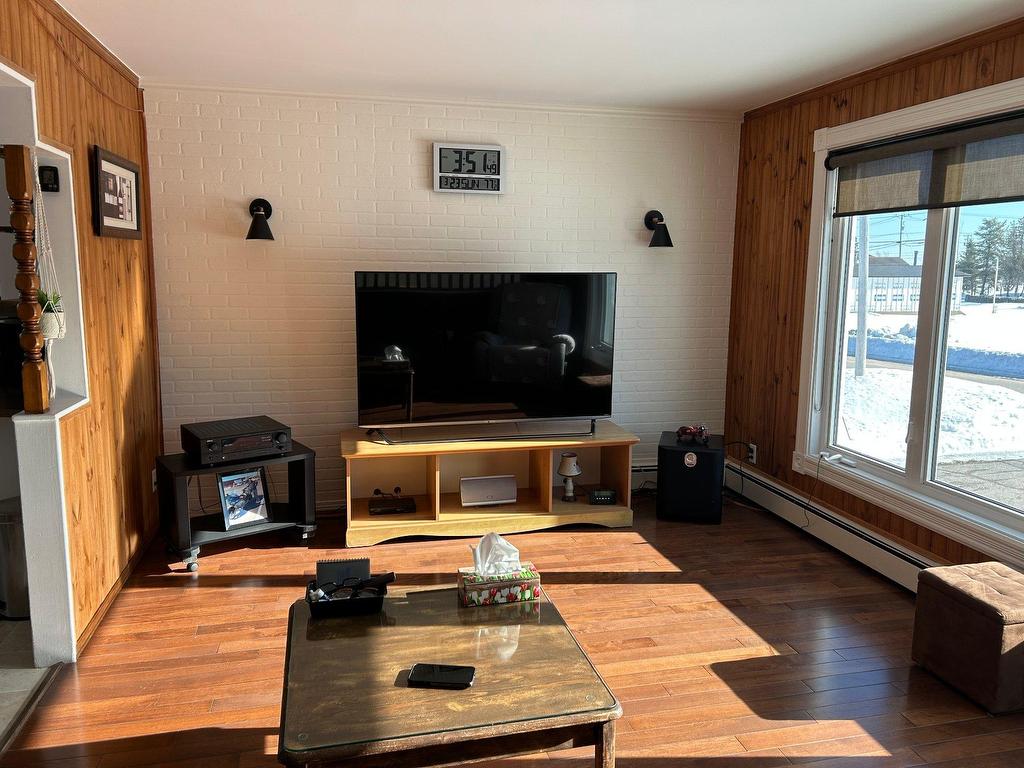 









4455


Rue Caron

,
Sept-Îles,




QC
G0G1L0


