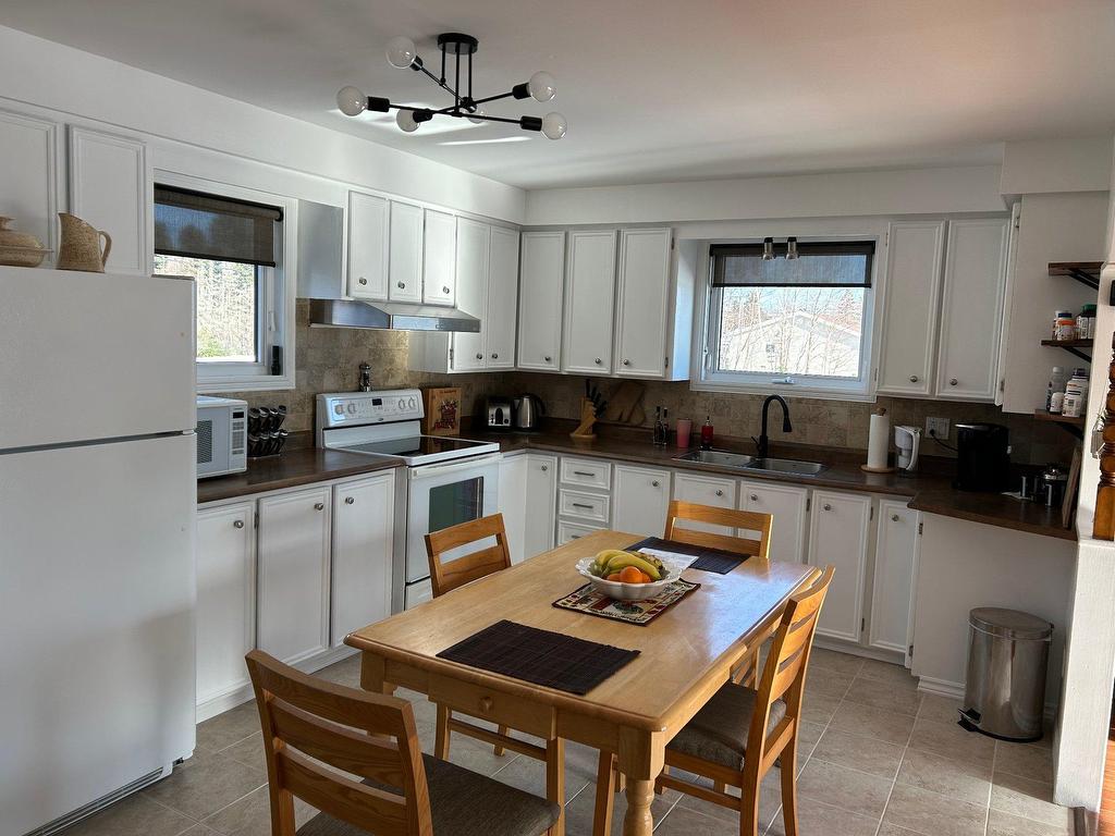 









4455


Rue Caron

,
Sept-Îles,




QC
G0G1L0

