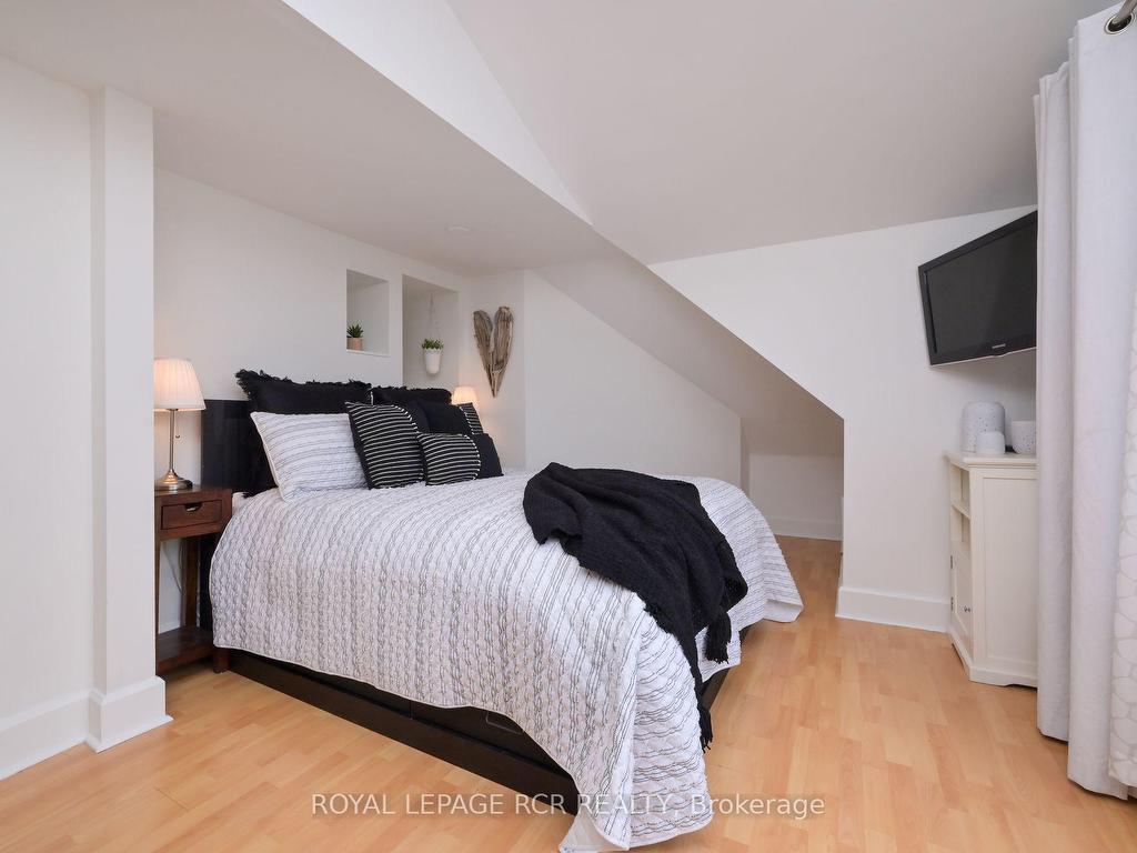 









307


Victoria

Street,
Shelburne,




ON
L9V 2Y4

