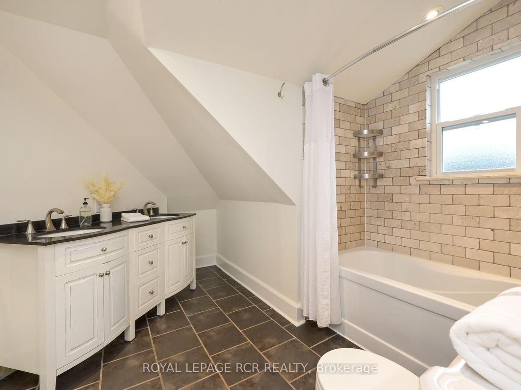 









307


Victoria

Street,
Shelburne,




ON
L9V 2Y4

