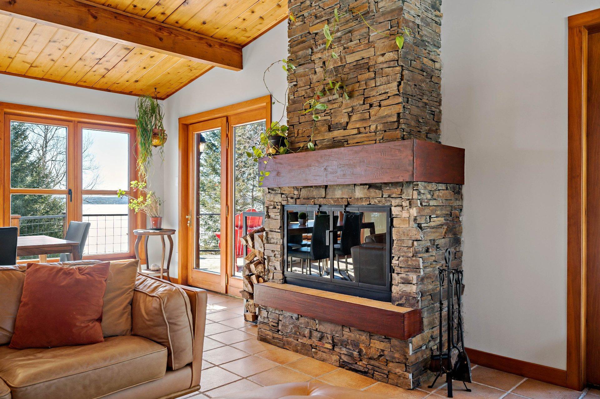 









3318


Ch. du Tour-du-Lac

,
Nominingue,




QC
J0W1R0

