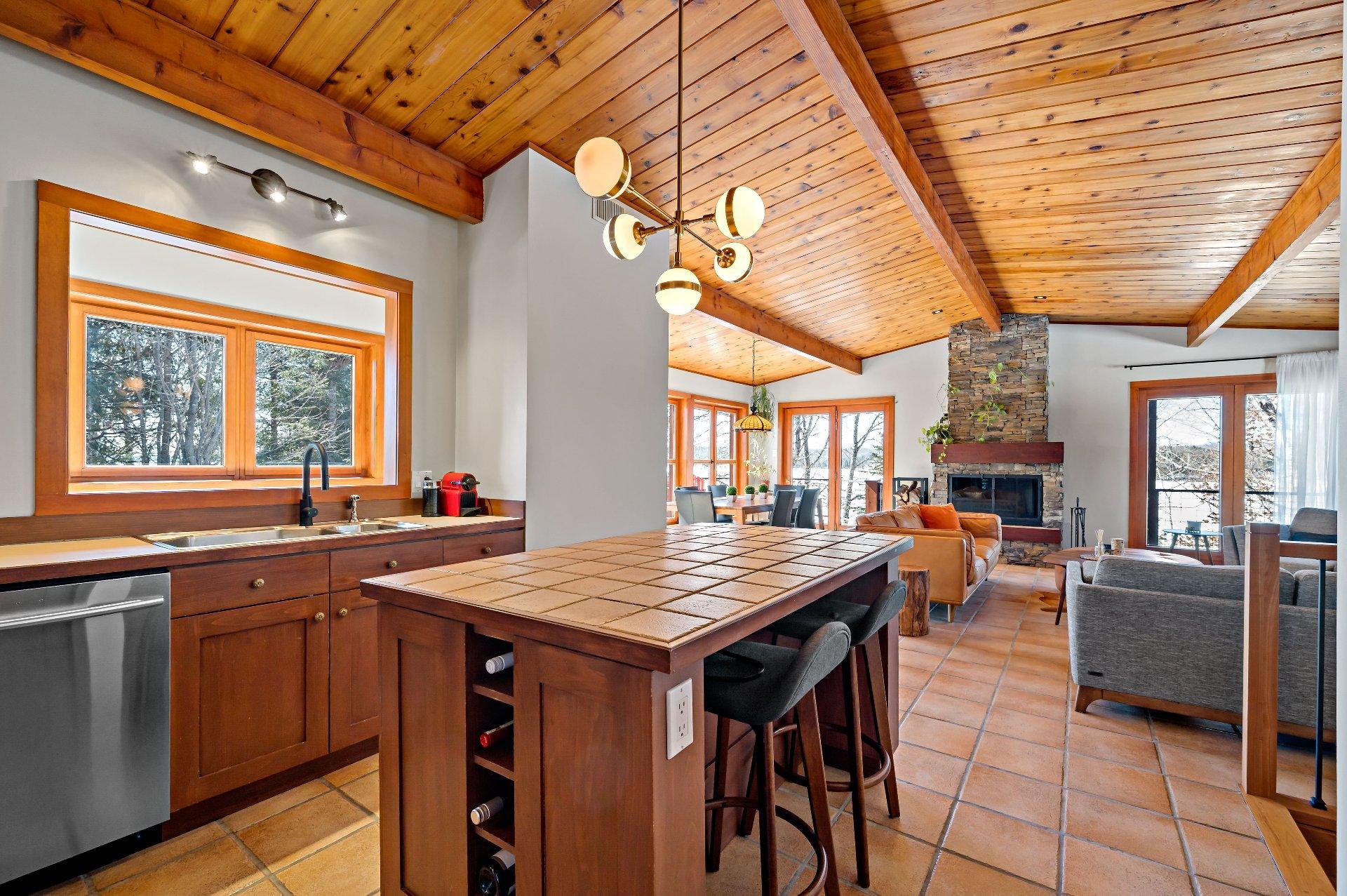 









3318


Ch. du Tour-du-Lac

,
Nominingue,




QC
J0W1R0

