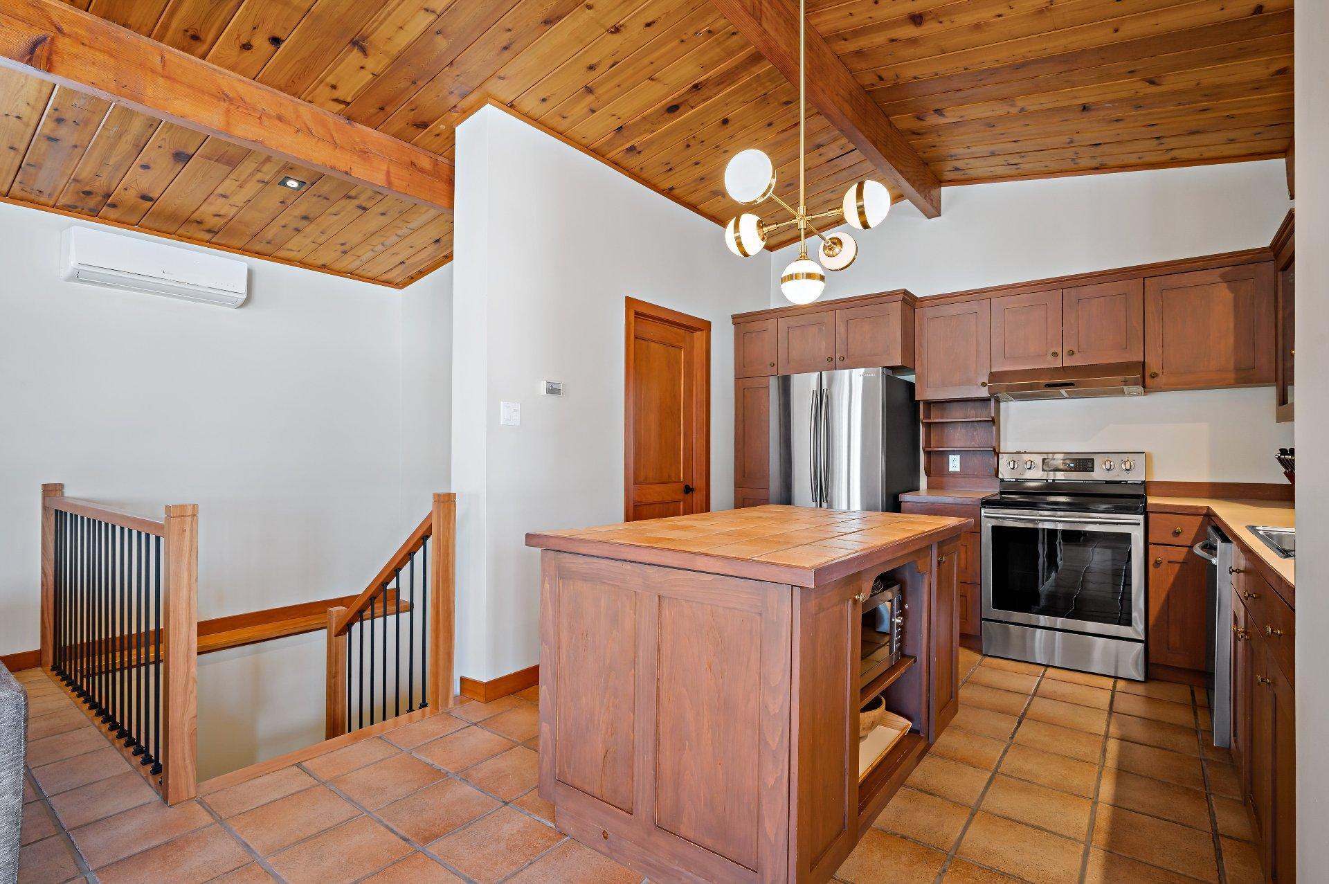 









3318


Ch. du Tour-du-Lac

,
Nominingue,




QC
J0W1R0

