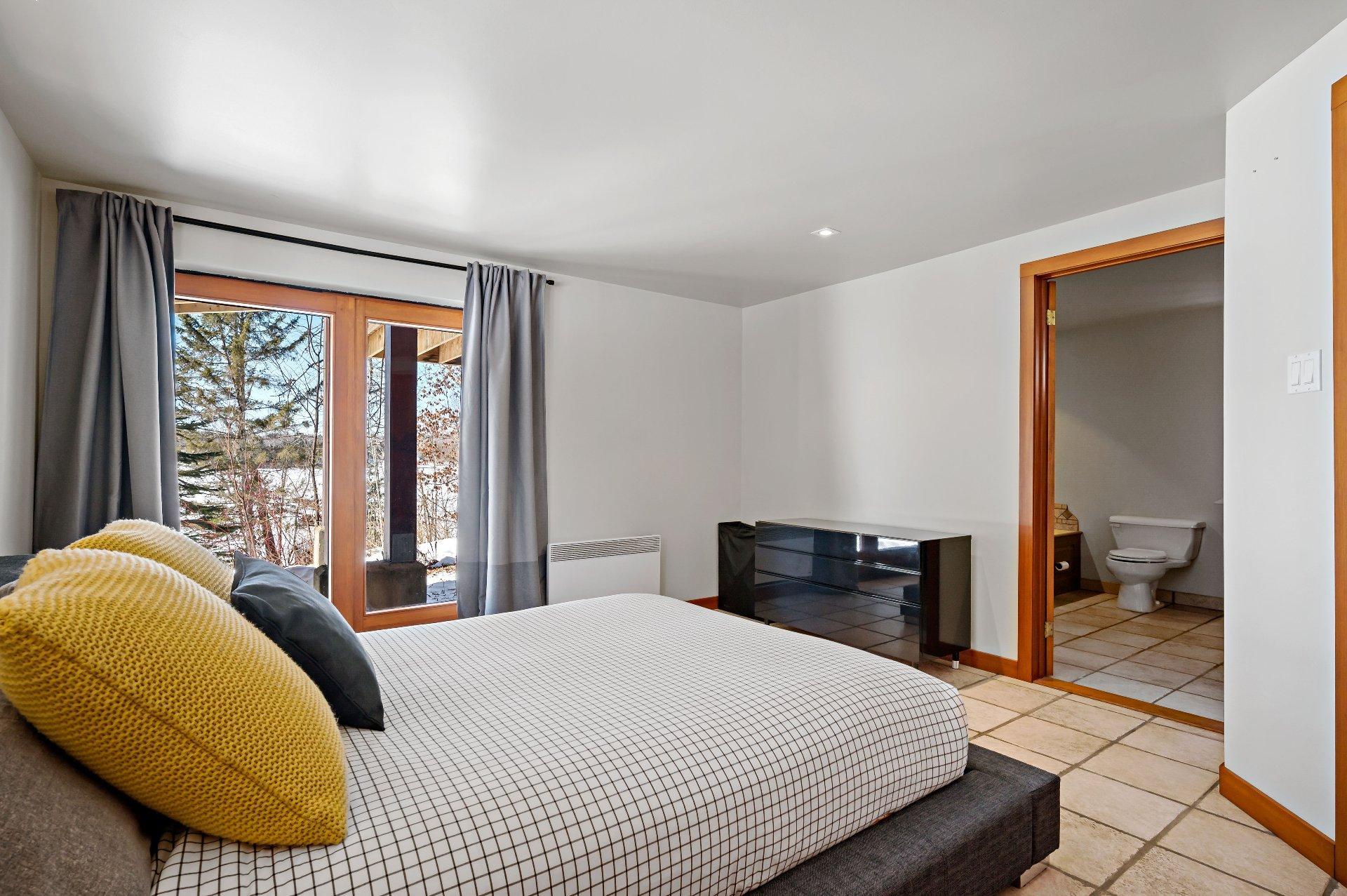 









3318


Ch. du Tour-du-Lac

,
Nominingue,




QC
J0W1R0

