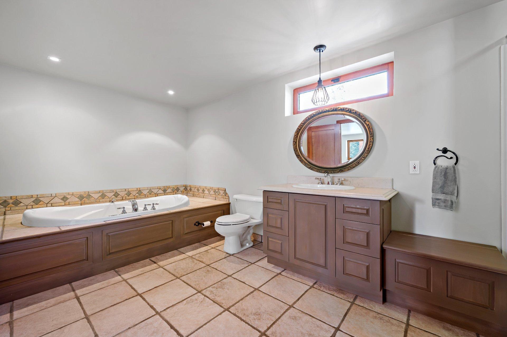 









3318


Ch. du Tour-du-Lac

,
Nominingue,




QC
J0W1R0

