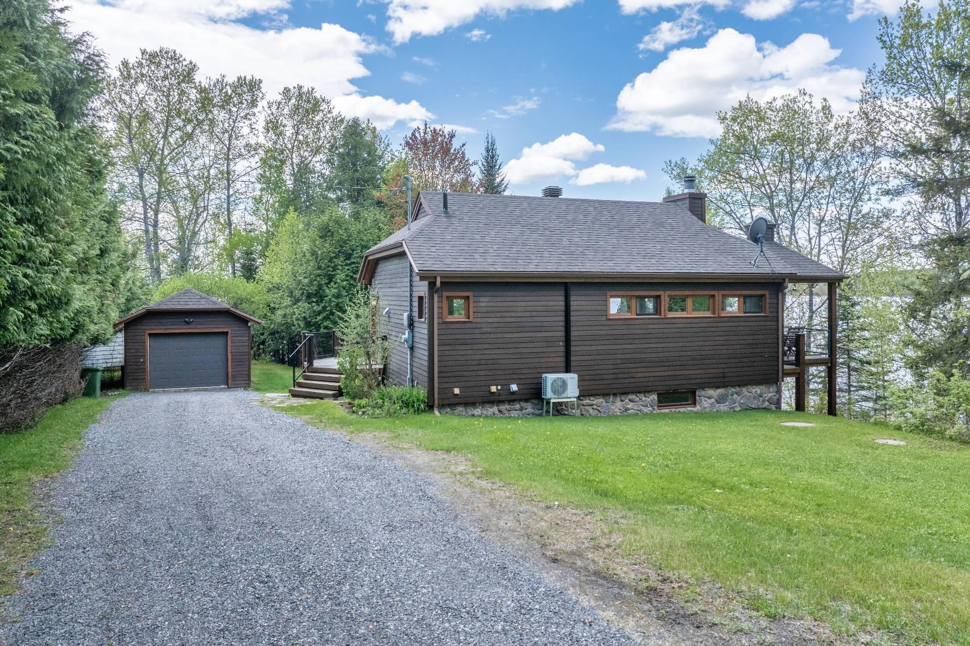 









3318


Ch. du Tour-du-Lac

,
Nominingue,




QC
J0W1R0

