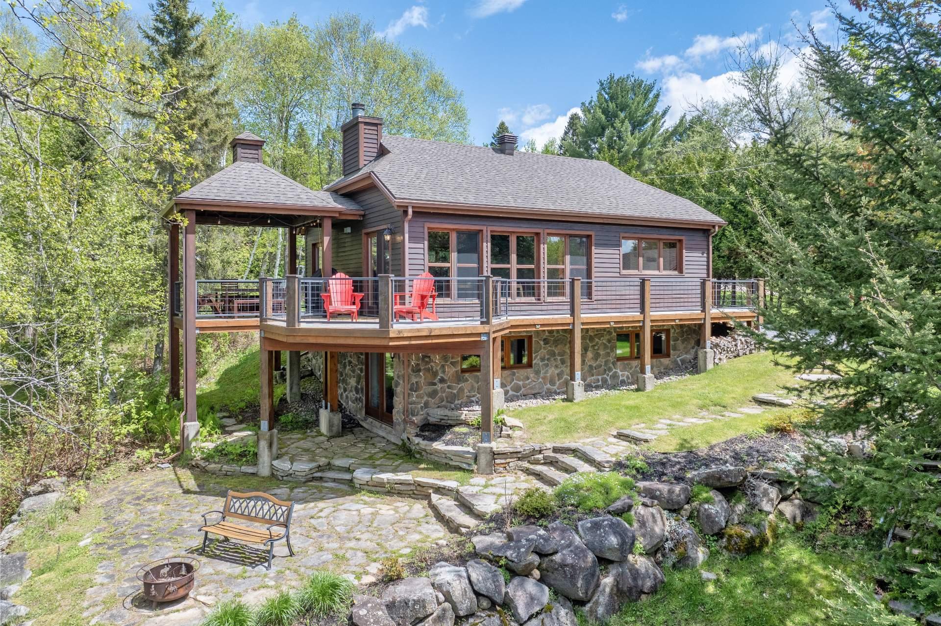 









3318


Ch. du Tour-du-Lac

,
Nominingue,




QC
J0W1R0

