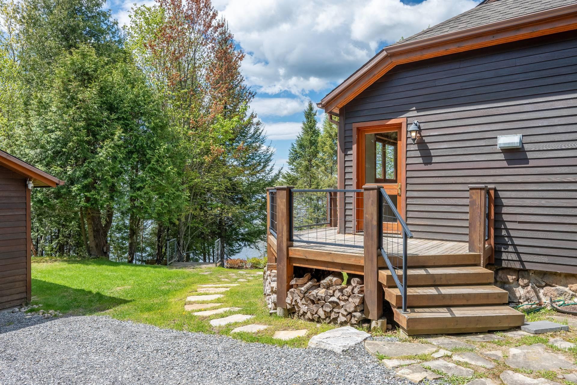 









3318


Ch. du Tour-du-Lac

,
Nominingue,




QC
J0W1R0

