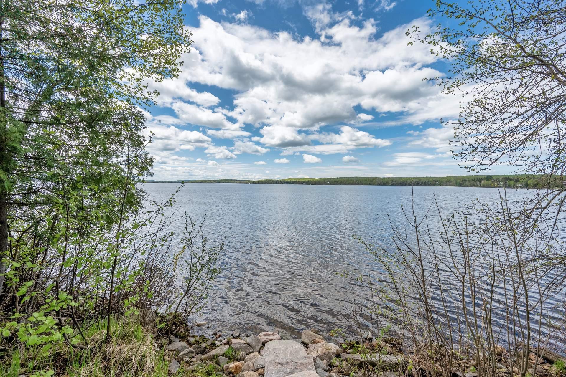









3318


Ch. du Tour-du-Lac

,
Nominingue,




QC
J0W1R0

