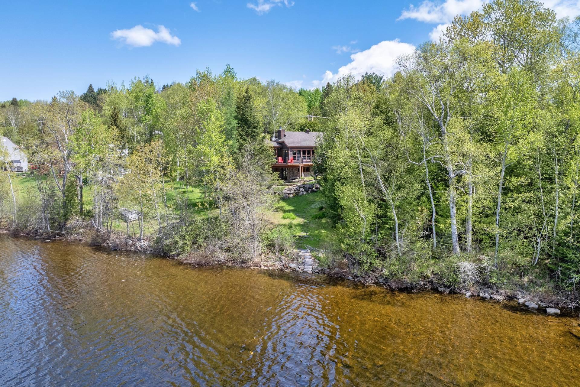 









3318


Ch. du Tour-du-Lac

,
Nominingue,




QC
J0W1R0

