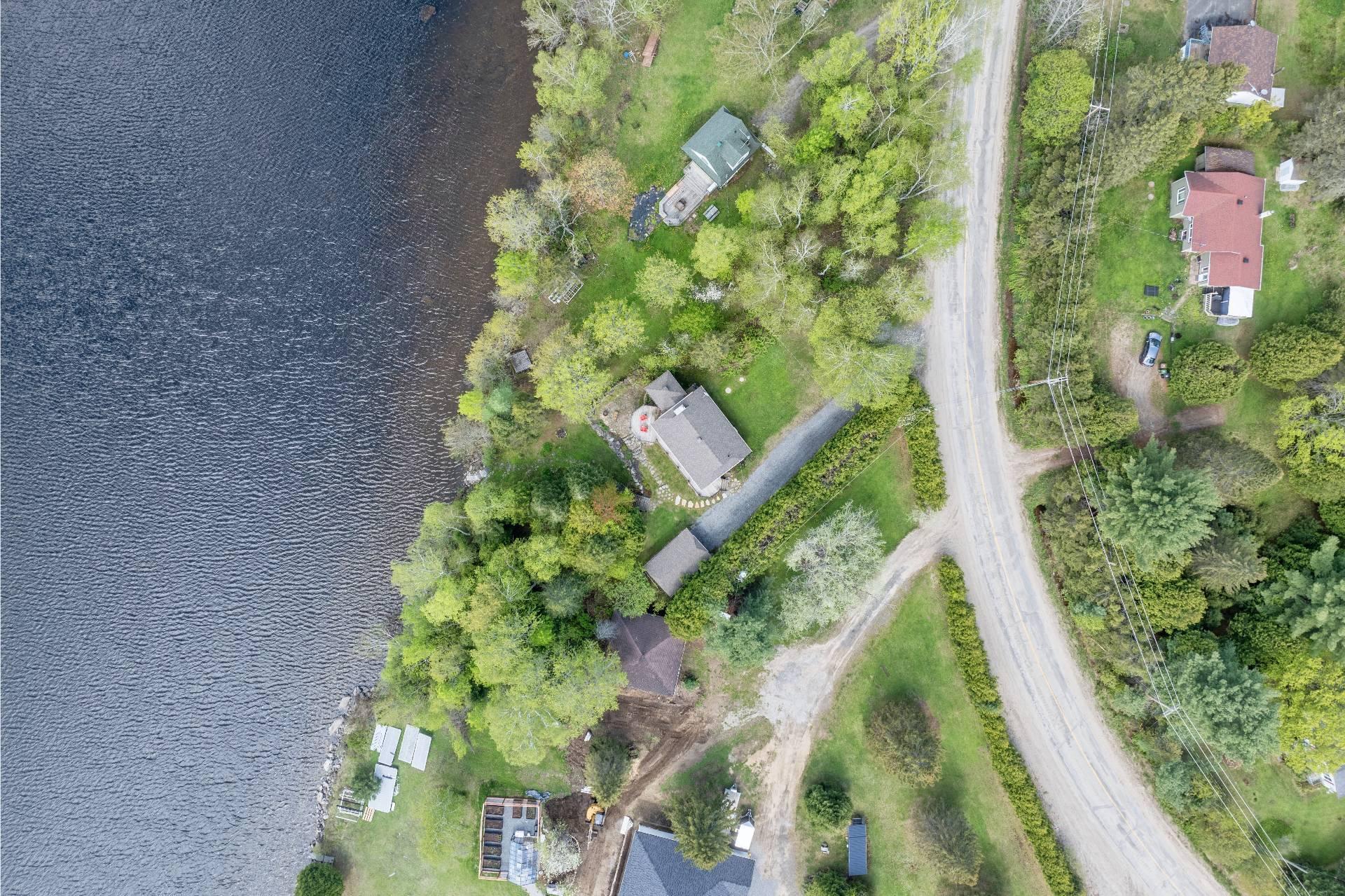 









3318


Ch. du Tour-du-Lac

,
Nominingue,




QC
J0W1R0

