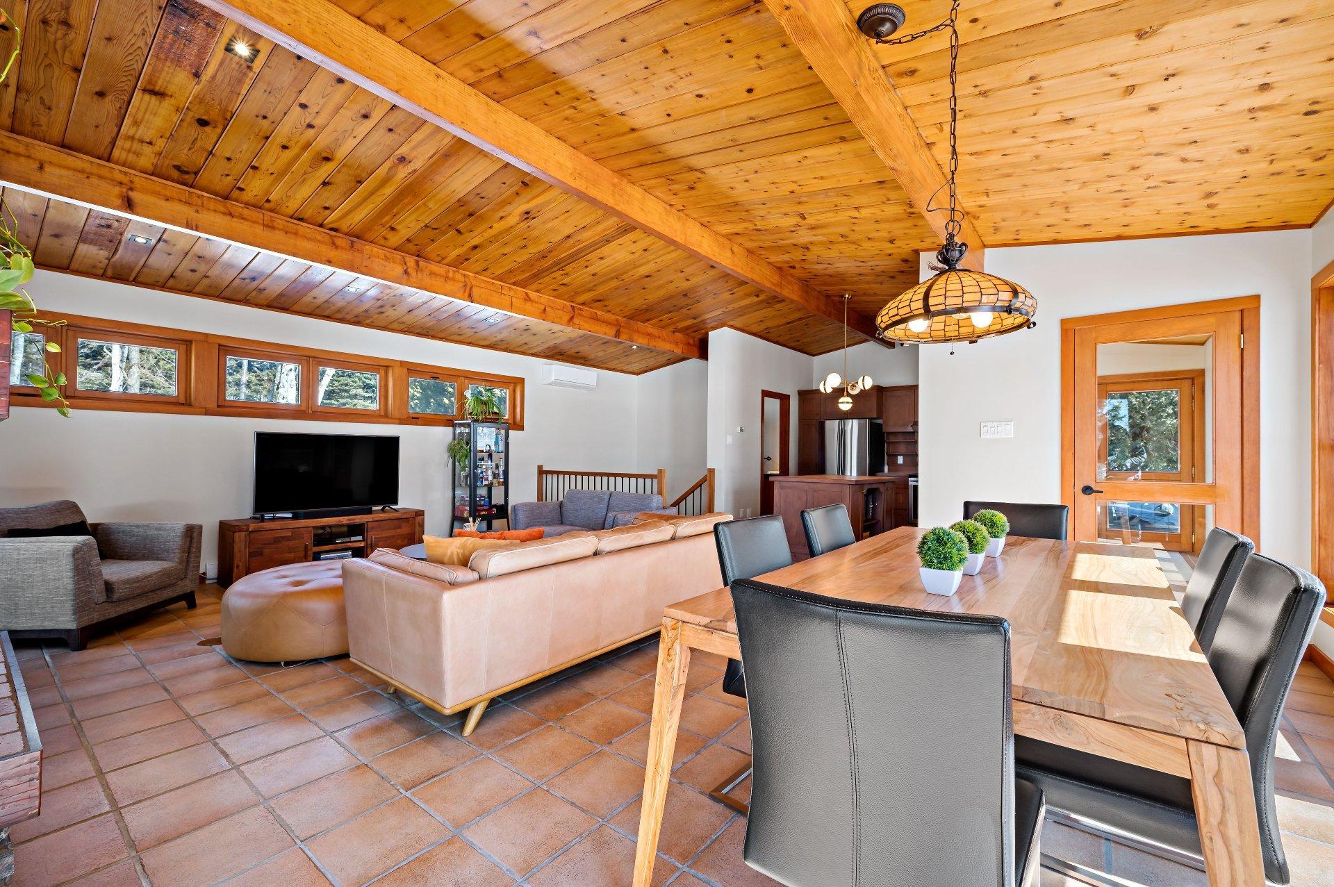 









3318


Ch. du Tour-du-Lac

,
Nominingue,




QC
J0W1R0

